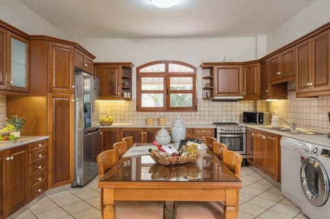 Spacious, Sunlit Kitchen with Fully Equipped Amenities
