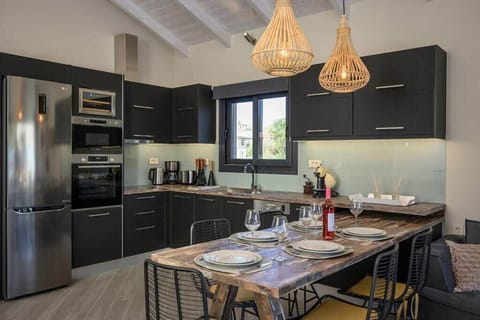 Kitchen Featuring High-Quality Equipment