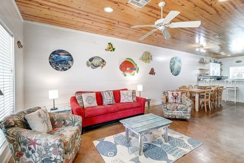 Welcome to spacious gatherings! Our open floor plan invites lively conversations and memorable moments.