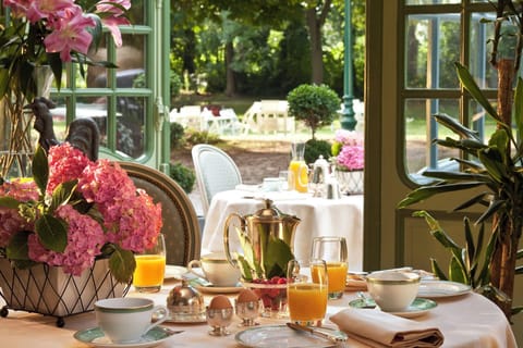 Daily buffet breakfast (EUR 20 per person)