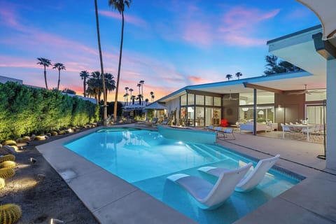 'California Retro' 1963 Gem on 1/2 an Acre House in Indian Wells