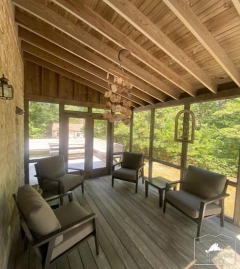 Screened-in porch