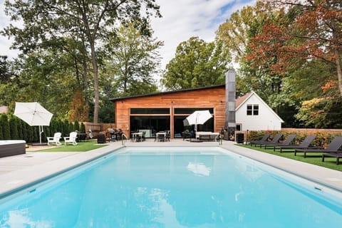 Backyard Oasis with Heated Swimming Pool (open May 1- October 31)