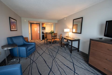 Studio Suite, 1 King Bed, Non Smoking | Premium bedding, in-room safe, desk, blackout drapes