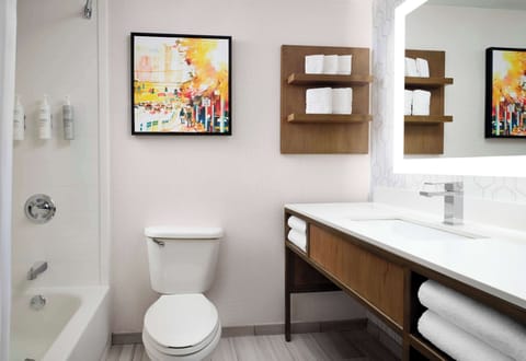 Combined shower/tub, designer toiletries, hair dryer, towels