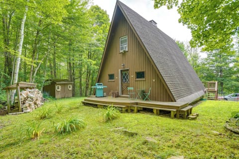 Becket Vacation Rental | 2BR | 1BA | 1,100 Sq Ft | Stairs Required to Enter