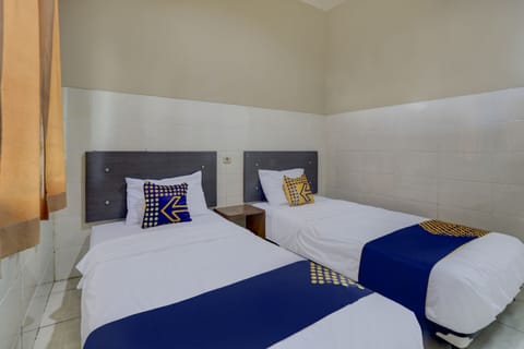 Economy Twin Room | Free WiFi, bed sheets