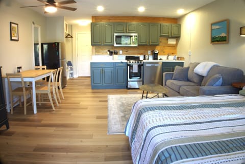 Studio condo with King sized bed, queen sofa bed, Kitchen, dining area