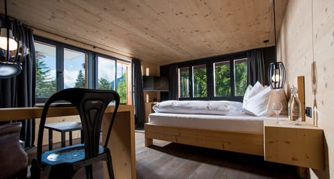 Superior Double Room | Hypo-allergenic bedding available, in-room safe, desk, WiFi (free)