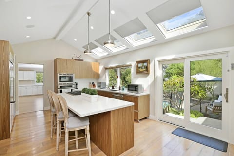 Just past the opening is the laundry/prep room.....a good spot for caterers to use