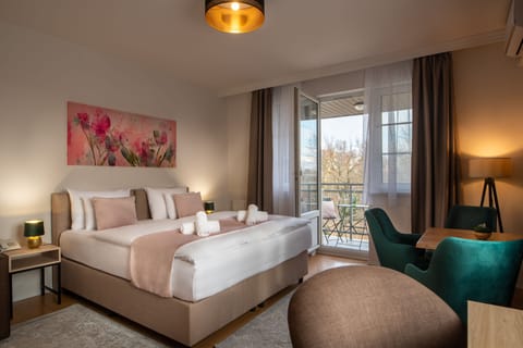 Premium Studio | Premium bedding, memory foam beds, in-room safe, desk