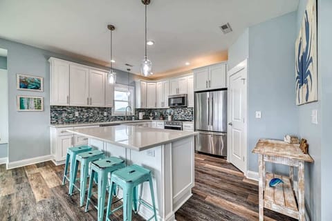 Kitchen Island with seating for 4