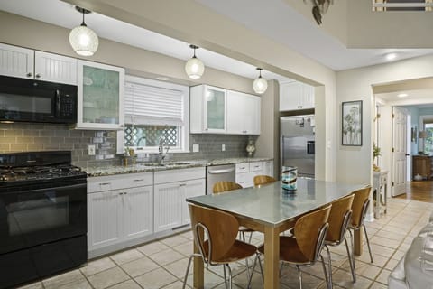 Main Level | Kitchen