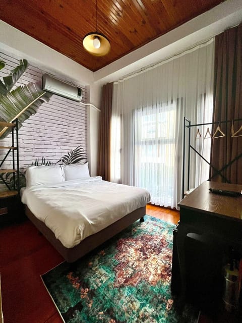 Superior Room | Premium bedding, minibar, desk, laptop workspace