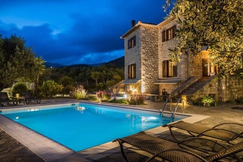 Shared Pool Area – Beautiful shared pool surrounded by olive trees, ideal for refreshing swims and relaxation.