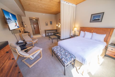 Stylish Studio condo at Gateway!