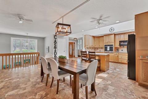 Great for golf trips, open layout makes for easy lounging, dining, and planning your next course.