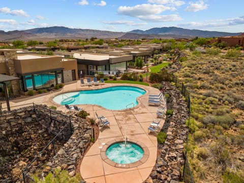 House, 4 Bedrooms | Pool