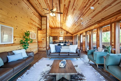 Cabin, 5 Bedrooms | Living area | Smart TV