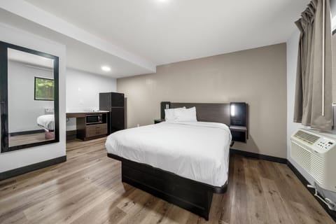 Economy Studio | Private kitchen | Microwave, stovetop