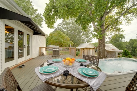Landrum Vacation Rental | 4BR | 3BA | 2,870 Sq Ft