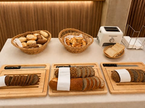 Daily buffet breakfast for a fee