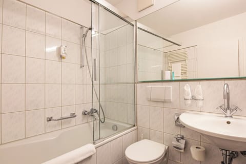 Suite, 2 Bedrooms, Mezzanine | Bathroom | Shower, free toiletries, hair dryer, towels