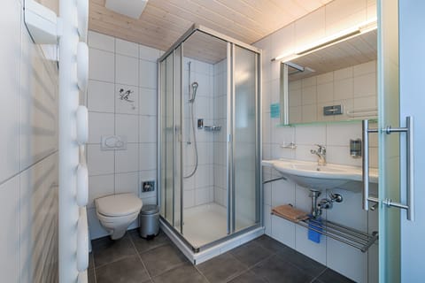 Single Room, Balcony | Bathroom | Deep soaking tub, rainfall showerhead, hair dryer, towels