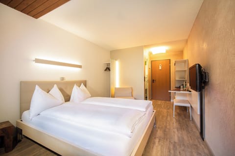 Standard Double Room (Waldhaus) | Desk, free WiFi, bed sheets