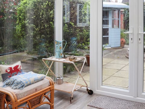 Sitting-out-area | The Moorings, Rhyl