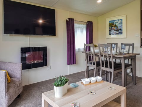 Living room/dining room | GlenBeagles Lodge, Dollar, near Stirling