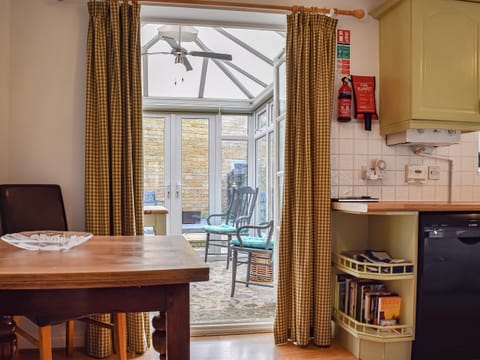 Kitchen/diner | Jasmine Cottage, Chipping Campden
