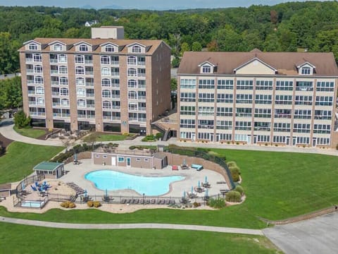 Paradise Pointe (Cozy Resort)