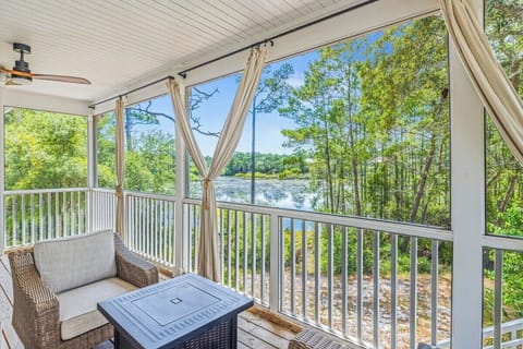 Spacious Screened Porch off the Living Room and Master