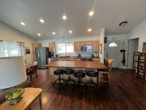 DINING AND KITCHEN.JPG