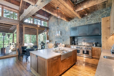 2.1-robbers-roost-mountain-village-kitchen1