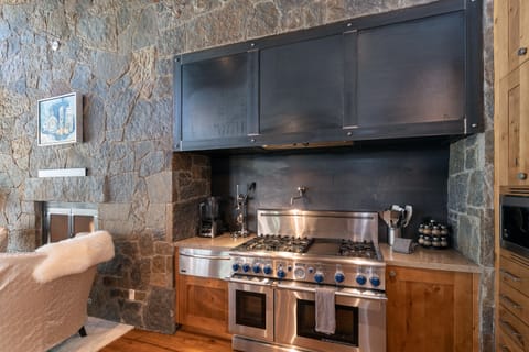 2.3-robbers-roost-mountain-village-kitchen2