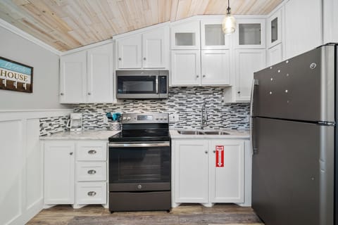 House (3 Bedrooms) | Property amenity