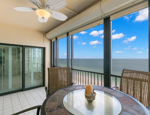 Condo (3 Bedrooms) | Property amenity