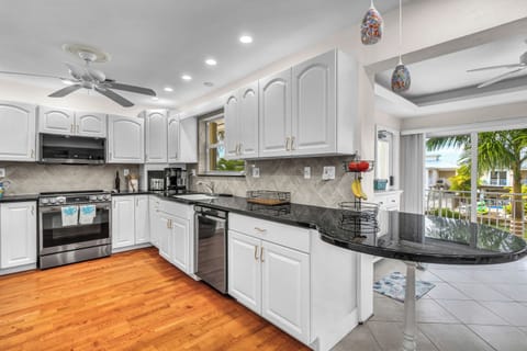 The large fully equipped kitchen has everything you need to chef it up.