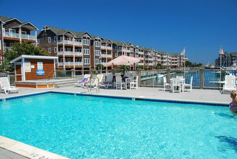 Pool for owners and guests, key fob provided