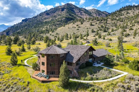 Meeteetse Vacation Rental | 6BR | 4BA | 9,256 Sq Ft | Stairs Required