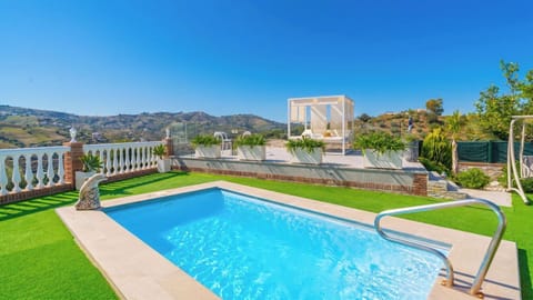 Villa Entremontañas Árchez by Ruralidays