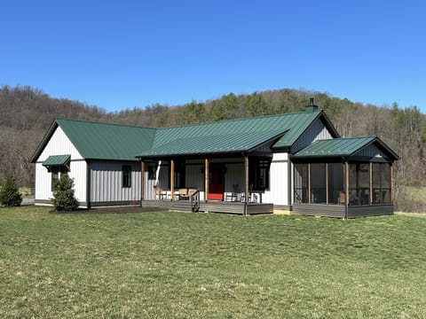 Refreshed photo, landscaping is coming along.....