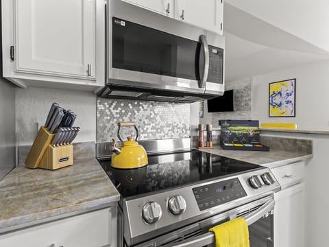 Cook like a chef with this Samsung fast heating induction stovetop. 