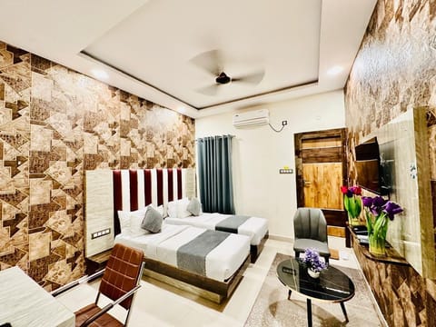 Egyptian cotton sheets, premium bedding, pillowtop beds, minibar