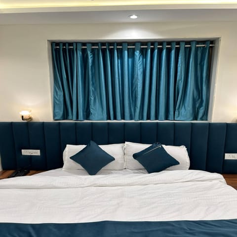 Superior Room | Desk, laptop workspace, soundproofing, free WiFi