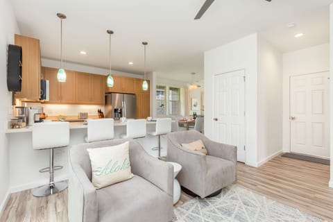 Kitchen and Island Bar Top with 4 Stools