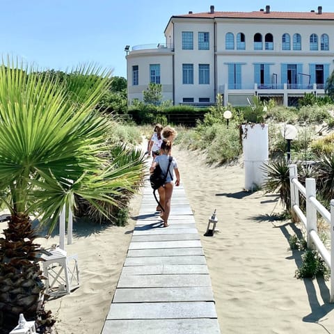 This is what seafront means at LODGE4: literally steps from the sand
