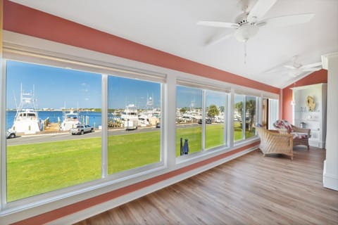 Sitting area with Harbor View